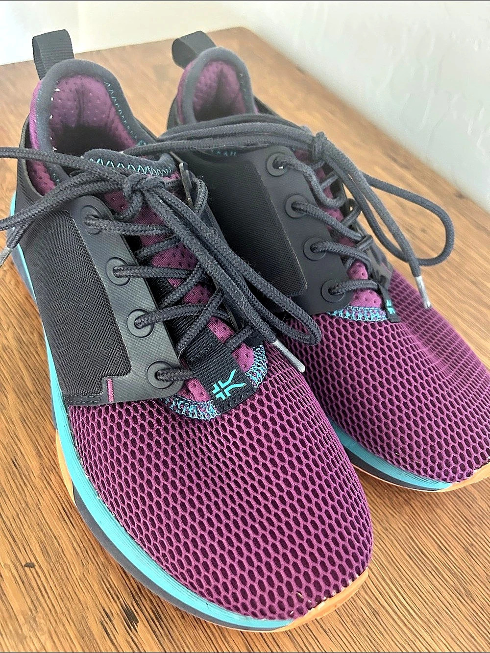 Kuru Atom Woman’s  Sneakers in Purple & Navy SZ 6